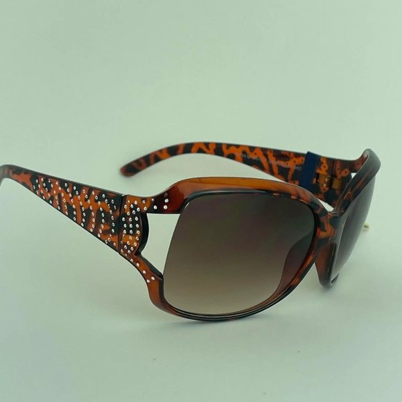 SG00774 NORTHCREST Sunglasses for Women Brown Gradient Tort w/ Rhinestone - Picture 2 of 8